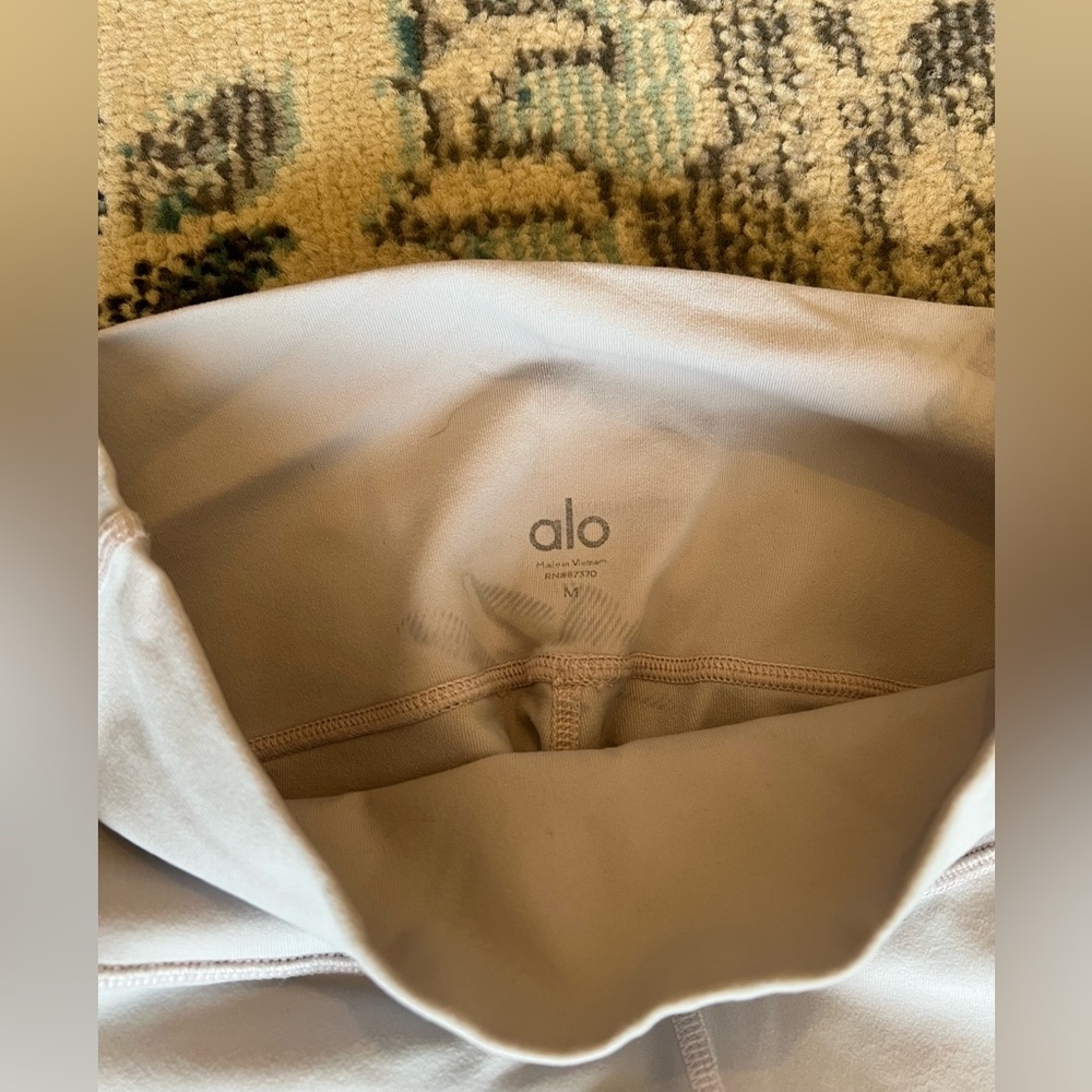 ALO High-Waisted Leggings Light Lavender Matte Size M - Picture 2 of 4